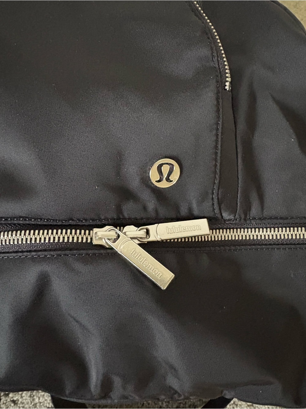 Lululemon duffle bag - Picture 7 of 10